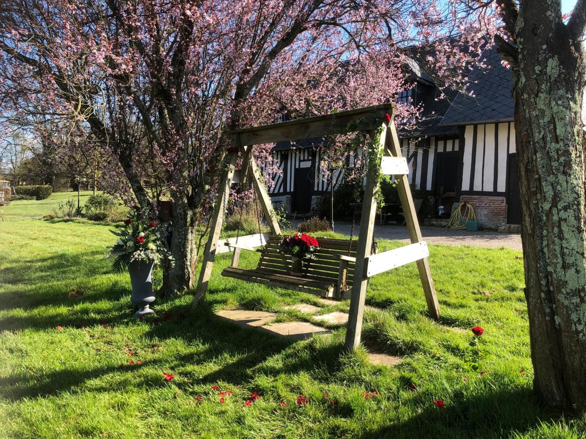 Le Champ Des Possibles Bed and Breakfast Manerbe Exteriör bild