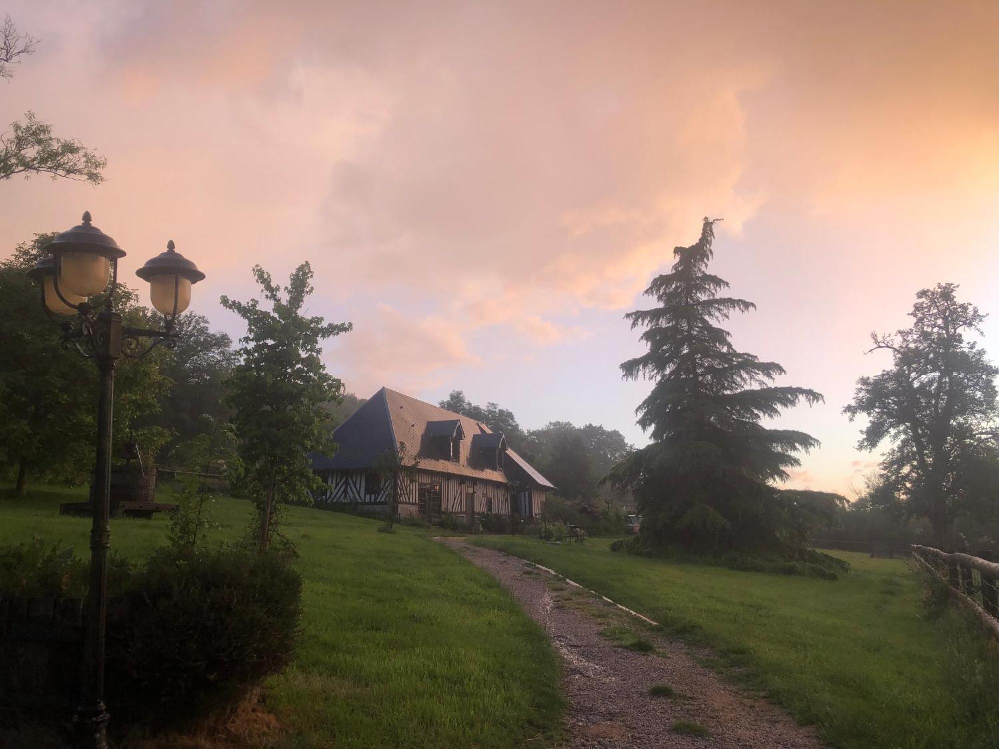 Le Champ Des Possibles Bed and Breakfast Manerbe Exteriör bild