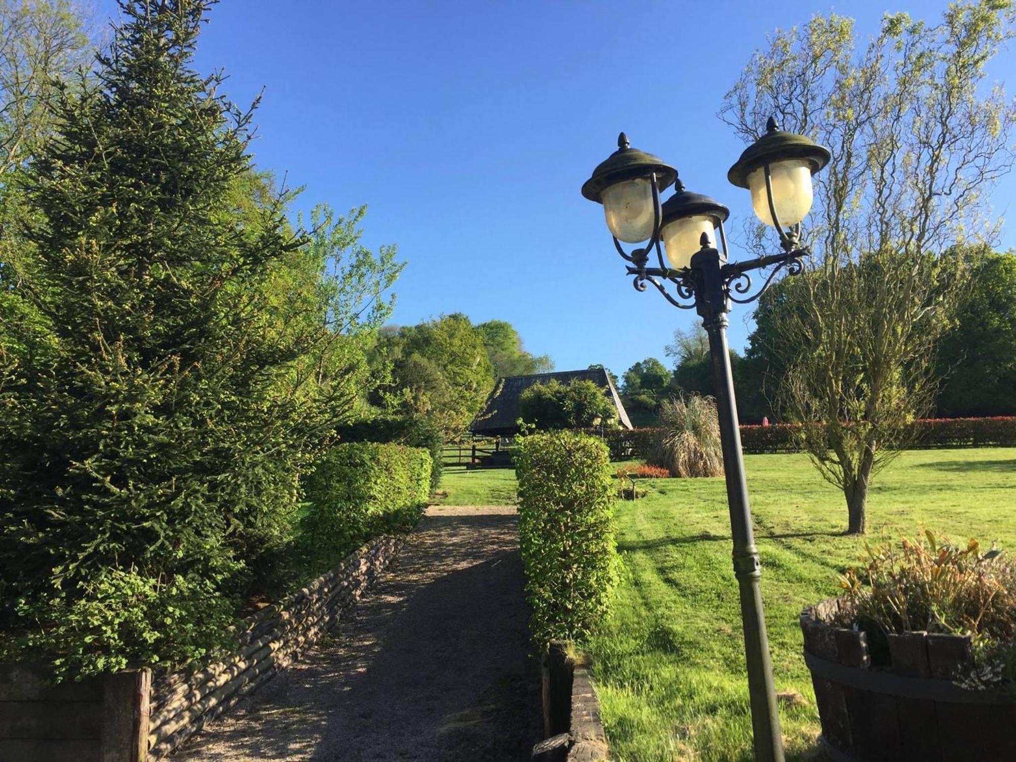 Le Champ Des Possibles Bed and Breakfast Manerbe Exteriör bild