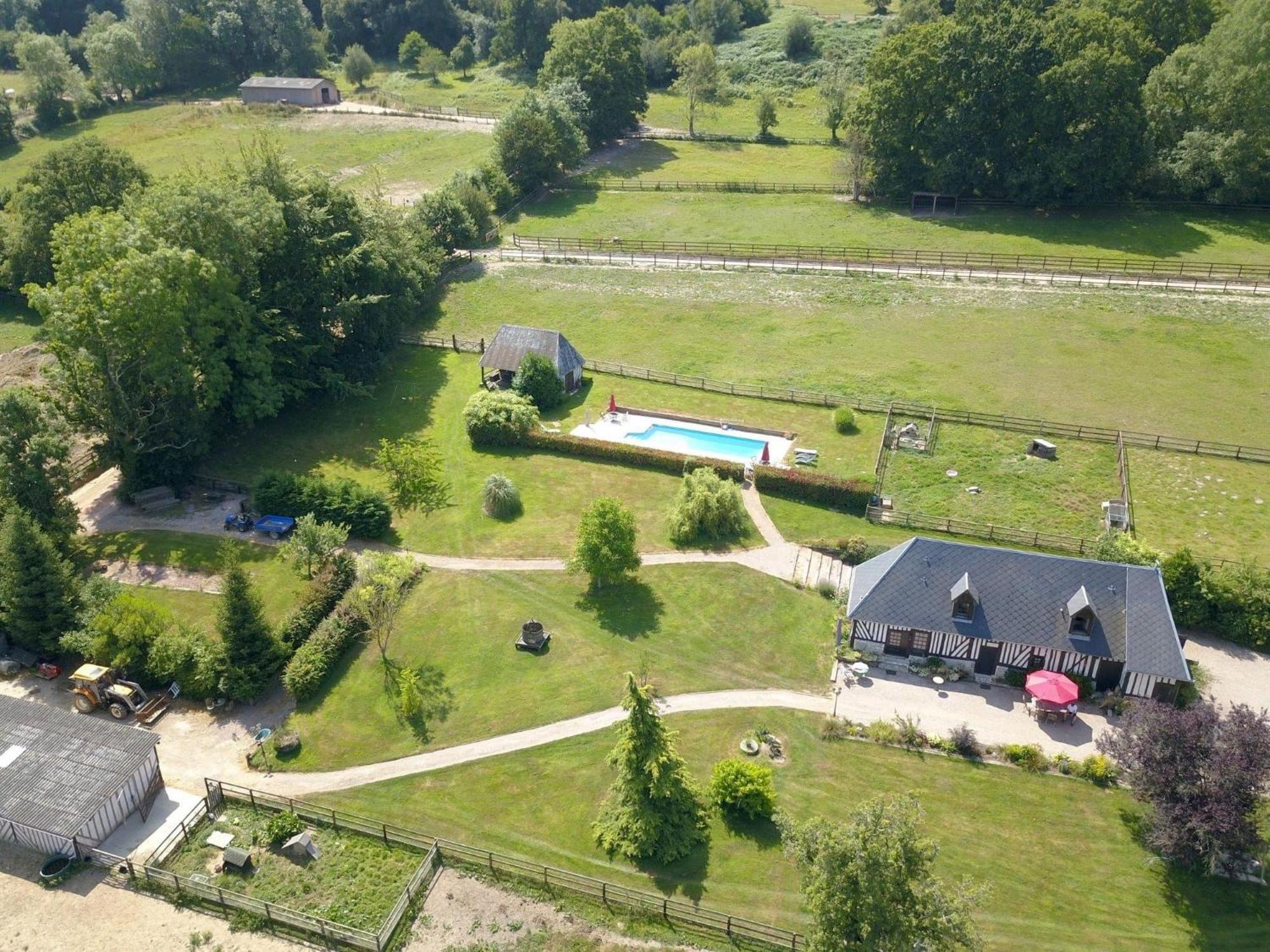 Le Champ Des Possibles Bed and Breakfast Manerbe Exteriör bild